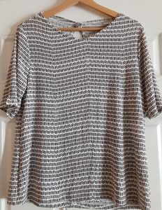 Chico's Travelers Womans Sz 1 Blouse